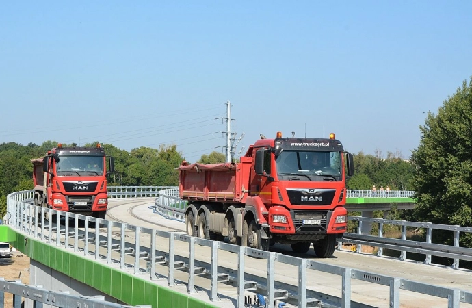 {Powstająca w Olsztynie tramwajowa estakada przeszła próbę obciążeniową.}