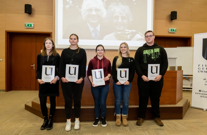 {Pierwsi studenci UWM otrzymali stypendia Fundacji im. Marii i Georga Dietrichów.}